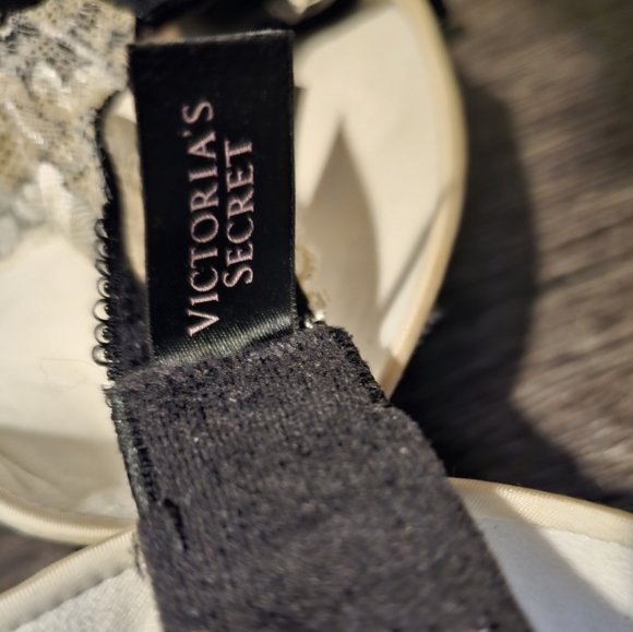 Victoria's Secret 32C Dream Angels Bra - Picture 4 of 4